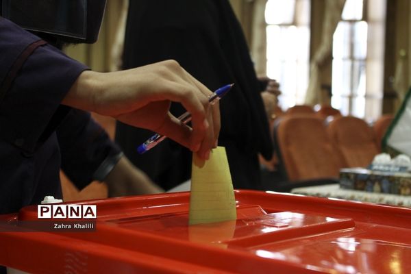 برگزاری نهمین دوره مجلس دانش آموزی استان فارس در شیراز
