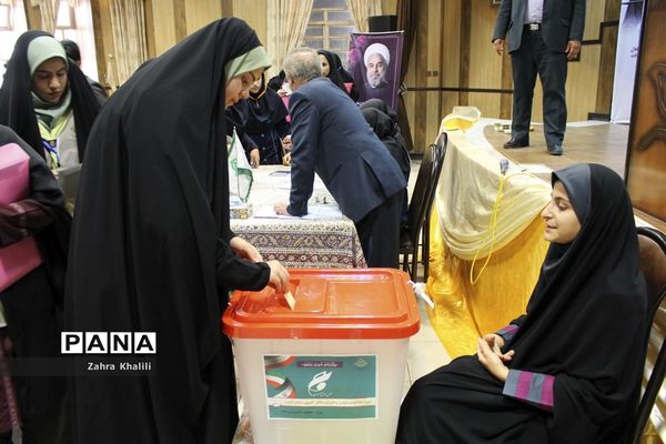 برگزاری نهمین دوره مجلس دانش آموزی استان فارس در شیراز
