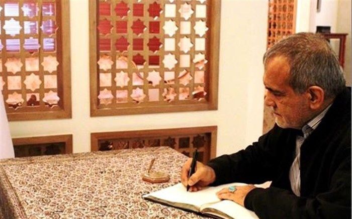 حضور پزشکیان در مراسم یادبود قربانیان سانحه هوایی الجزایر +تصویر