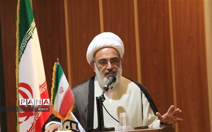 ترویج و آموزش اخلاق حکیمانه و بزرگوارانه در آموزش و پرورش  از اهمیت ویژه برخوردار است