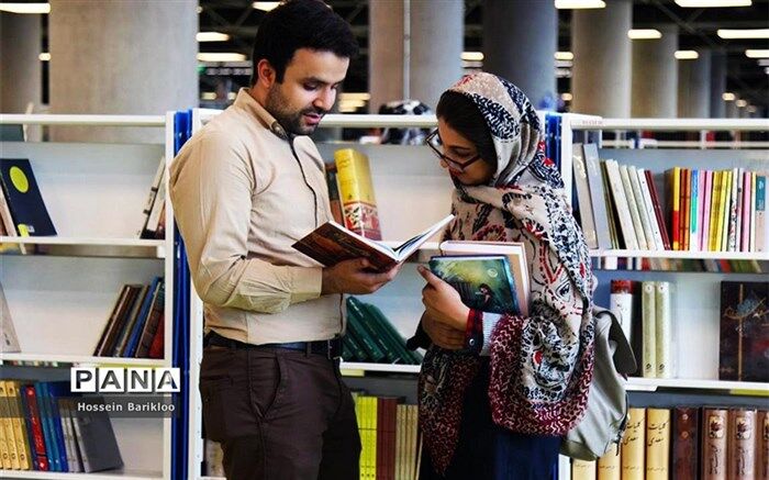 گذرگاه کتاب در کتابخانه نرگس
