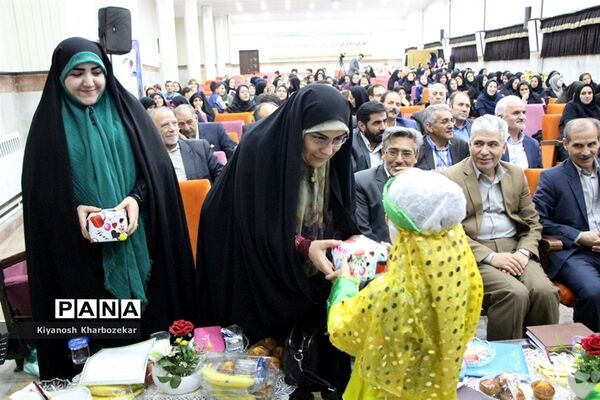 اختتامیه اولین جشنواره قصه گویی ویژه مربیان پیش دبستانی آموزش و پرورش ناحیه 2 ارومیه