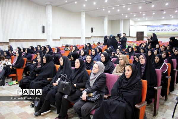 اختتامیه اولین جشنواره قصه گویی ویژه مربیان پیش دبستانی آموزش و پرورش ناحیه 2 ارومیه