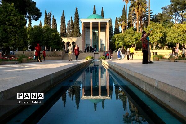 دلربایی گنبد فیروزه ای شیراز