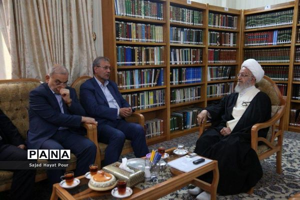 سفر علی ربیعی وزیر کار و امور اجتماعی به قم و دیدار با مراجع عظام تقلید
