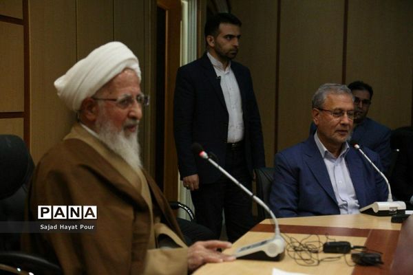 سفر علی ربیعی وزیر کار و امور اجتماعی به قم و دیدار با مراجع عظام تقلید