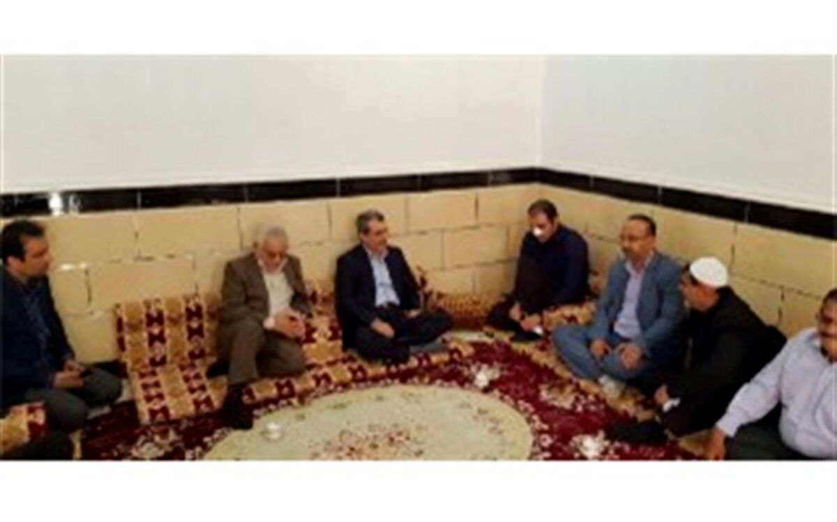 عیادت مدیرکل آموزش و پرورش خوزستان از معلم مضروب شهرستان حمیدیه