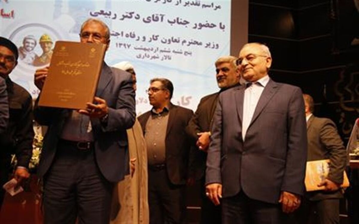 رونمایی از سند توسعه اشتغال استان قم توسط وزیر تعاون کار و رفاه اجتماعی