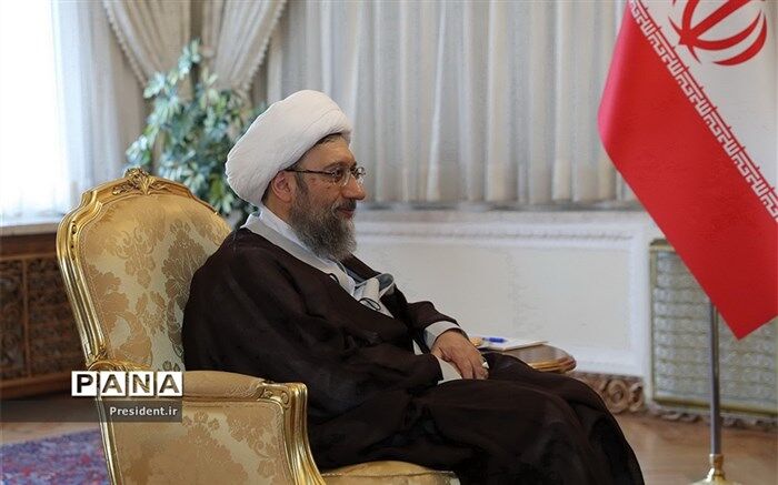 آیت الله آملی لاریجانی: با همدلی و تفاهم قوا مشکلات حل می‌شود