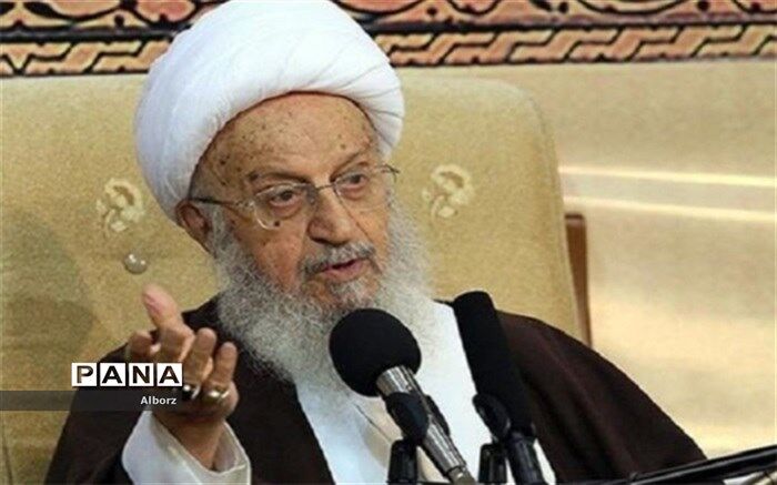 آیت الله مکارم شیرازى: به رسمیت شناختن قم به عنوان یک کشور مستقل از سر ناآگاهی است