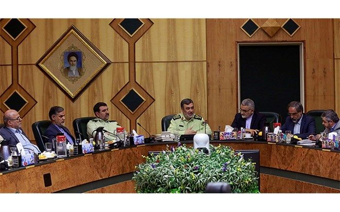 فرمانده ناجا: کوچ به پیام رسان های داخلی، آسیب ها و جرایم را کاهش می دهد