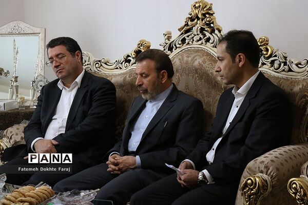 دیدار رئیس دفتر رئیس جمهور با خانواده های شهیدان مدافع حرم و جانبازان سرافراز اسلام و کارگر نمونه سال 96