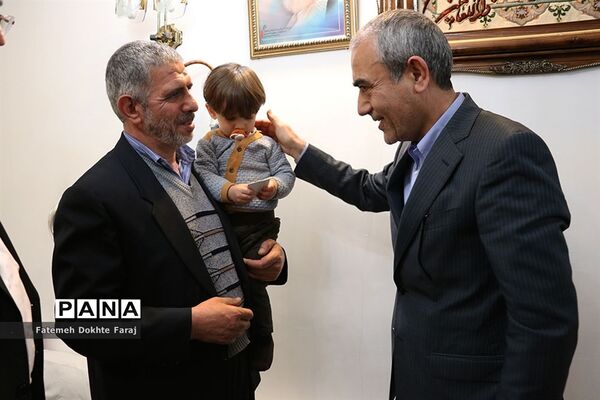 دیدار رئیس دفتر رئیس جمهور با خانواده های شهیدان مدافع حرم و جانبازان سرافراز اسلام و کارگر نمونه سال 96
