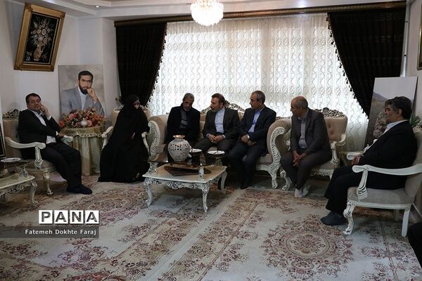 دیدار رئیس دفتر رئیس جمهور با خانواده های شهیدان مدافع حرم و جانبازان سرافراز اسلام و کارگر نمونه سال 96