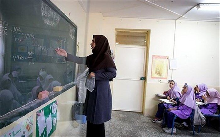 جعفرزاده، نماینده مجلس:  معلمان باید افزایش حقوق 20 درصدی خود را ببینند