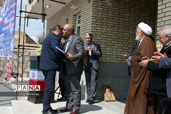 افتتاح مدرسه خیرساز مرحومه حمیده اشکان نژاد در روستای فتح آباد