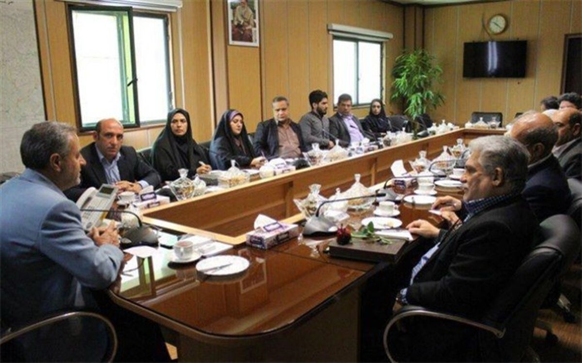 کارگران ،ایثارگران عرصه اقتصاد و تولید هستند