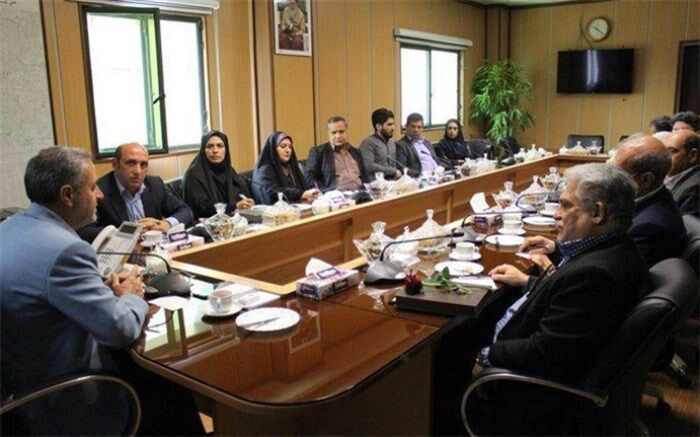 کارگران ،ایثارگران عرصه اقتصاد و تولید هستند