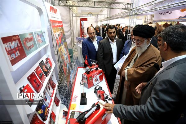 بازدید رهبر انقلاب از نمایشگاه کالای ایرانی