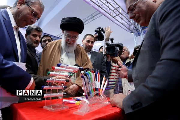 بازدید رهبر انقلاب از نمایشگاه کالای ایرانی