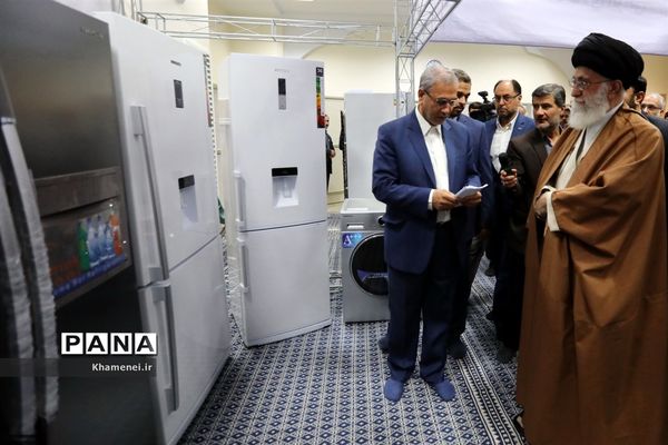 بازدید رهبر انقلاب از نمایشگاه کالای ایرانی