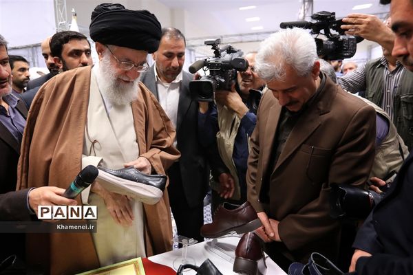 بازدید رهبر انقلاب از نمایشگاه کالای ایرانی