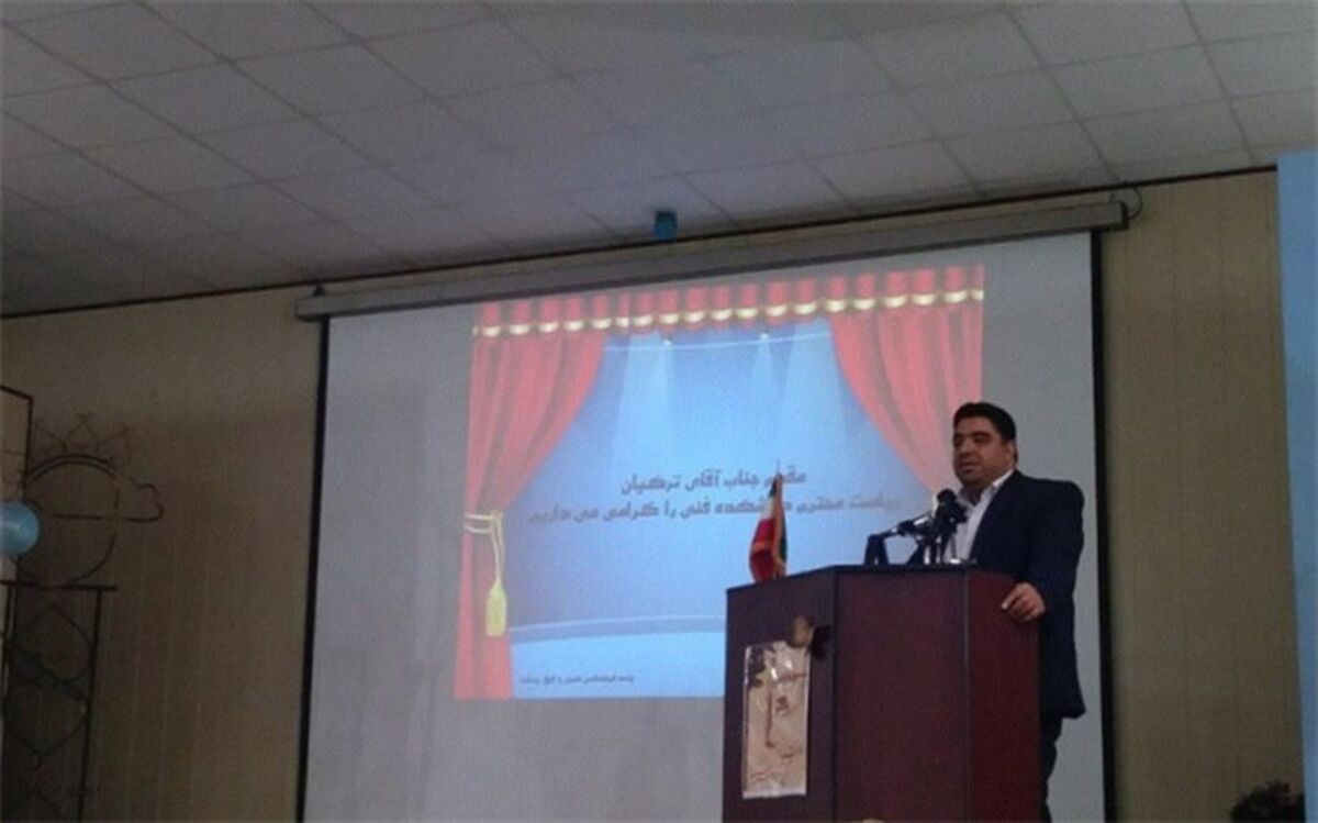 دانشگاه اساس پیشرفت جامعه و اساتید ارکان آن میباشند