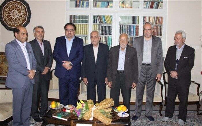قدردانی نمایندگان استان یزد از مدیران کل سابق آموزش و پرورش استان در روز معلم