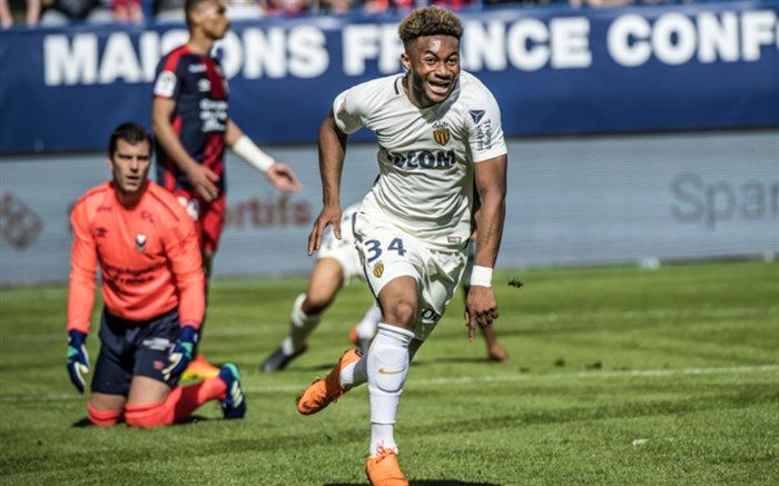 لوشامپیونه؛ وقت اضافه قهرمان سابق را مدعی نگه داشت