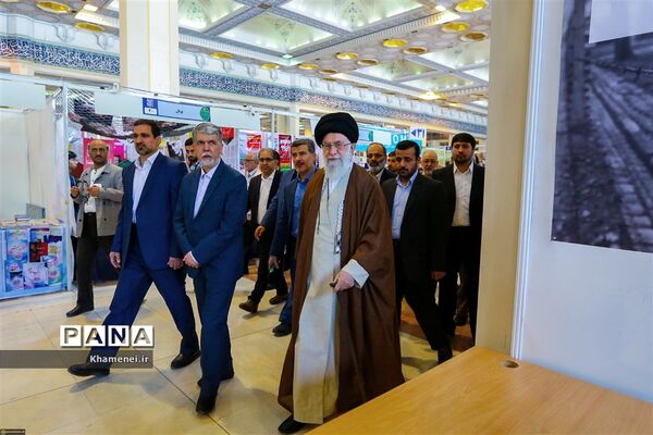 بازدید رهبر انقلاب از سی و‌‌ یکمین نمایشگاه بین‌المللی کتاب تهران