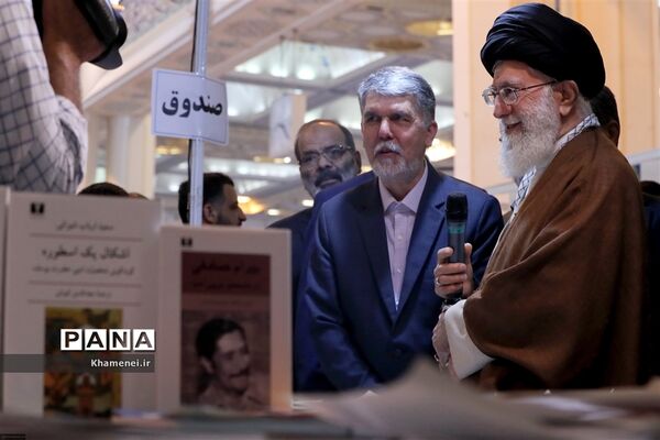 بازدید رهبر انقلاب از سی و‌‌ یکمین نمایشگاه بین‌المللی کتاب تهران