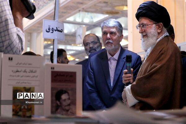بازدید رهبر انقلاب از سی و‌‌ یکمین نمایشگاه بین‌المللی کتاب تهران