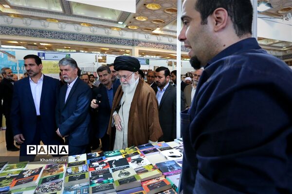 بازدید رهبر انقلاب از سی و‌‌ یکمین نمایشگاه بین‌المللی کتاب تهران