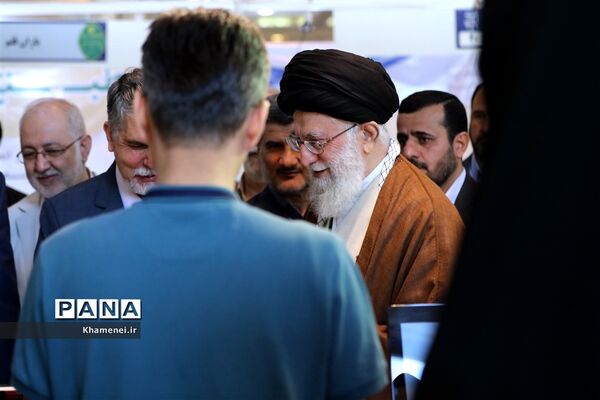 بازدید رهبر انقلاب از سی و‌‌ یکمین نمایشگاه بین‌المللی کتاب تهران