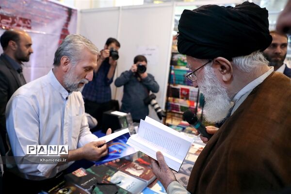 بازدید رهبر انقلاب از سی و‌‌ یکمین نمایشگاه بین‌المللی کتاب تهران