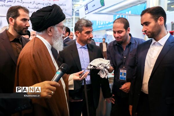 بازدید رهبر انقلاب از سی و‌‌ یکمین نمایشگاه بین‌المللی کتاب تهران