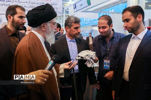 بازدید رهبر انقلاب از سی و‌‌ یکمین نمایشگاه بین‌المللی کتاب تهران