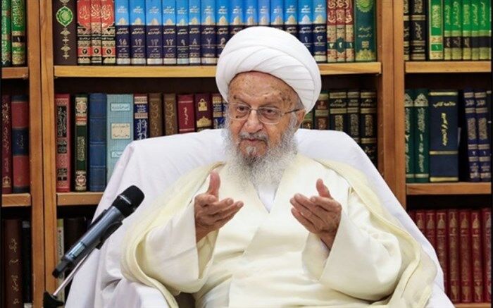 آیت الله مکارم شیرازی: بانکها به وام گیرندگان مهلت دهند