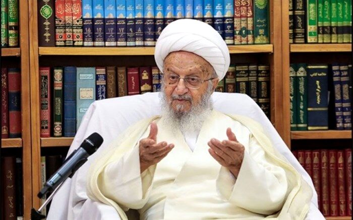 آیت الله مکارم شیرازی: بانکها به وام گیرندگان مهلت دهند