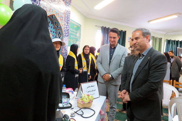 افتتاح نمایشگاه کتاب به‌مناسبت هفته کتاب و کتاب‌خوانی 