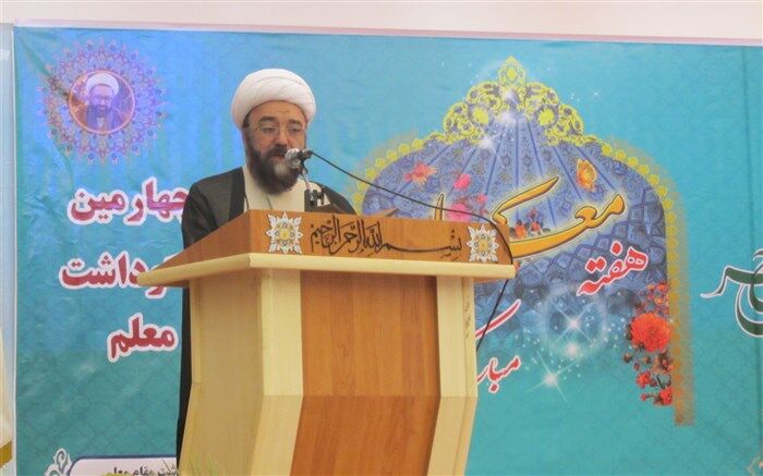 تکریم معلم منجر به اعتلای آموزش و پرورش می شود