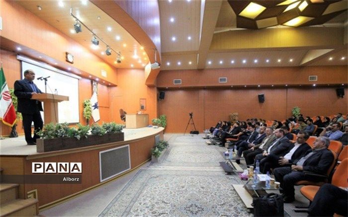 گرامیداشت روز معمار در دانشگاه آزاد اسلامی  واحد کرج