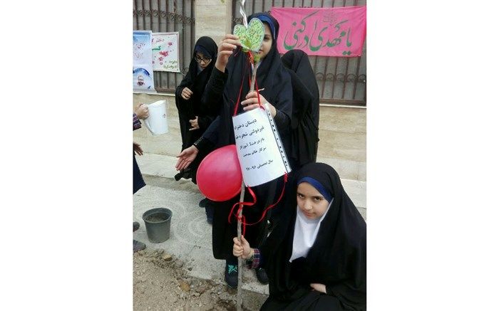 کاشت نهال به نام معلمان، هدیه دانش‌آموزان پردیسی به آموزگاران‌شان