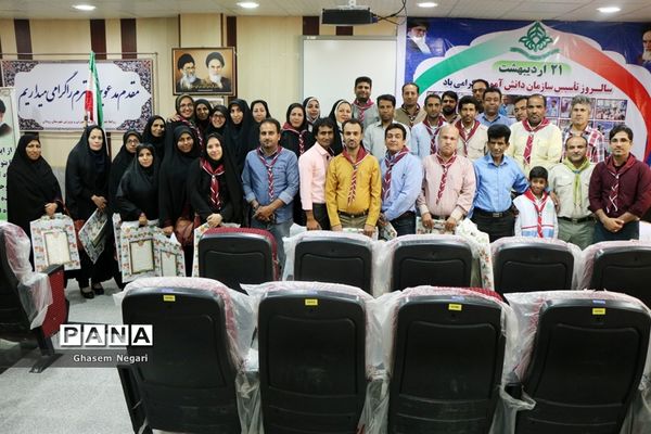 مراسم تجلیل از مربیان پیشتاز مدارس شهرستان رودان