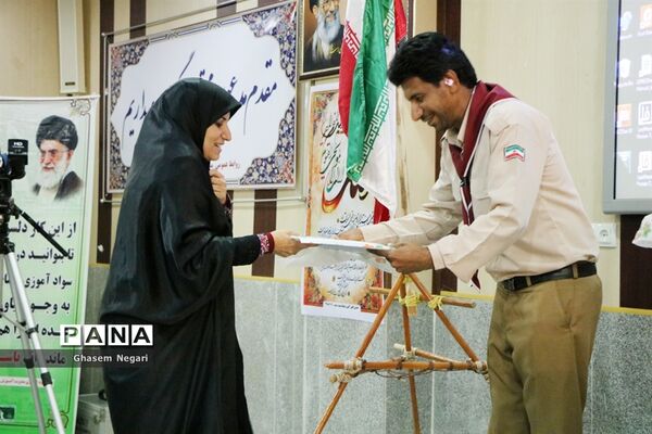 مراسم تجلیل از مربیان پیشتاز مدارس شهرستان رودان