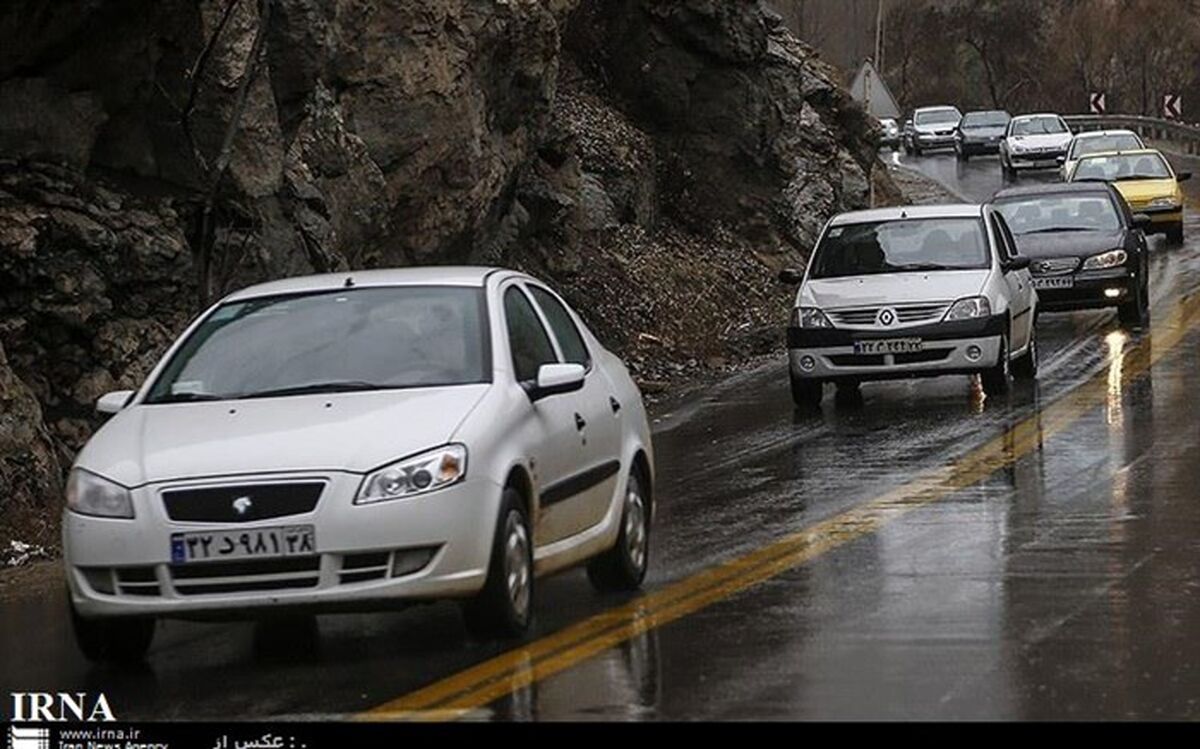 بارش باران در محورهای ۳ استان