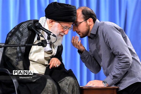 دیدار جمعی از دانشجویان و نمایندگان تشکل‌های دانشجویی با رهبر معظم انقلاب
