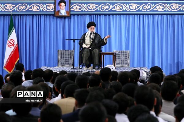 دیدار جمعی از دانشجویان و نمایندگان تشکل‌های دانشجویی با رهبر معظم انقلاب