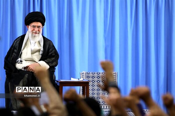 دیدار جمعی از دانشجویان و نمایندگان تشکل‌های دانشجویی با رهبر معظم انقلاب