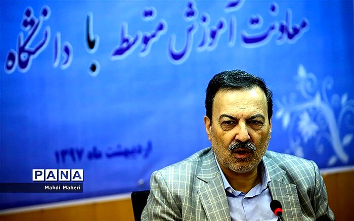 معاون متوسطه آموزش‌و‌پرورش: دوران تحصیل در هنرستان‌ها ۵ساله می‌شود